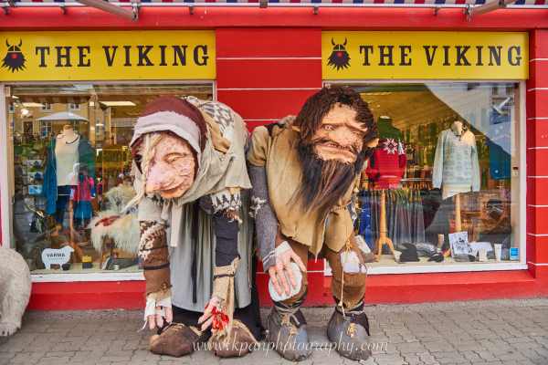 1409_Akureri-town_01